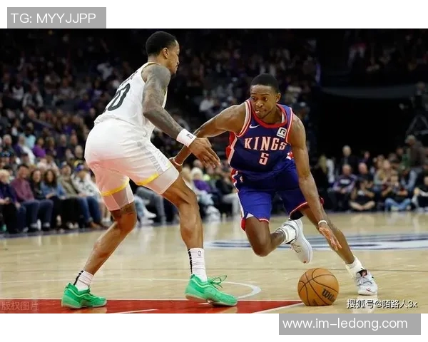 福克斯首节火力全开高效砍下27分8助攻3抢断助球队取得优势